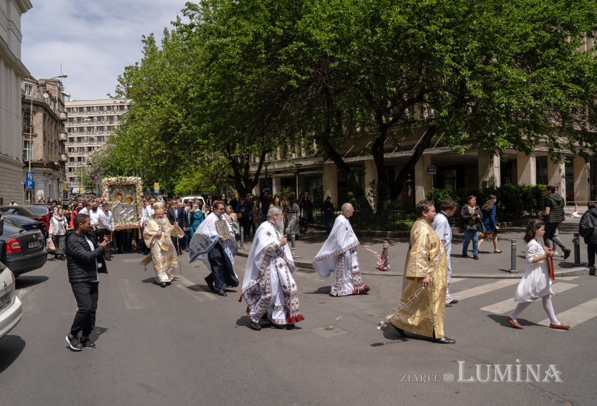 Sărbătoare la Biserica „Sfântul Nicolae”-Dintr-o zi din Bucureşti 213179