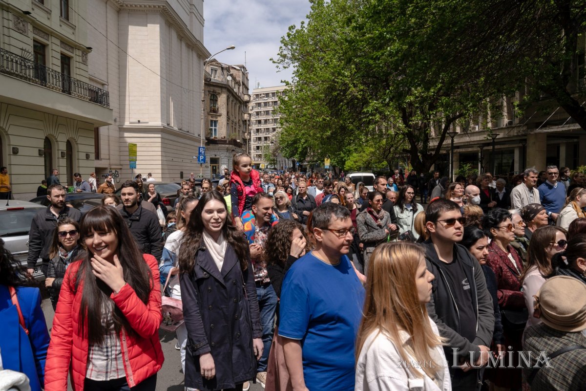 Sărbătoare la Biserica „Sfântul Nicolae”-Dintr-o zi din Bucureşti 213184