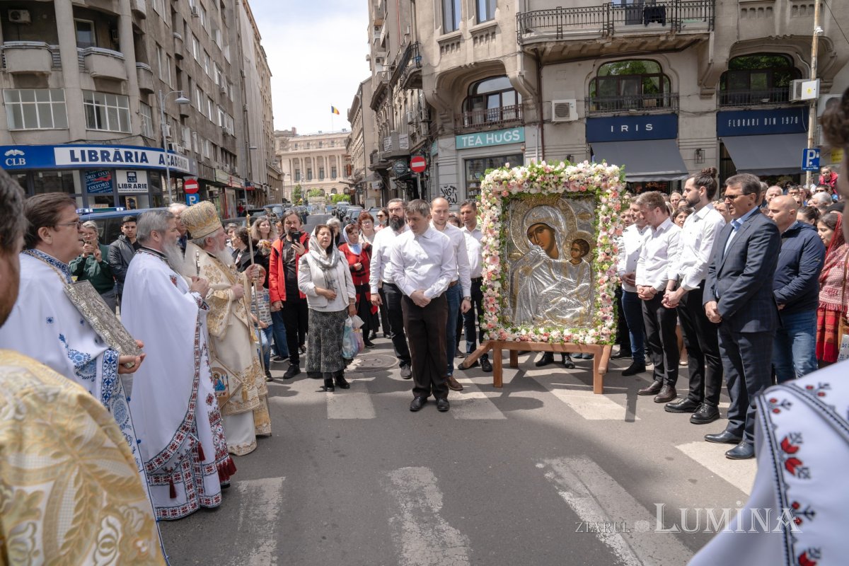 Sărbătoare la Biserica „Sfântul Nicolae”-Dintr-o zi din Bucureşti 213185