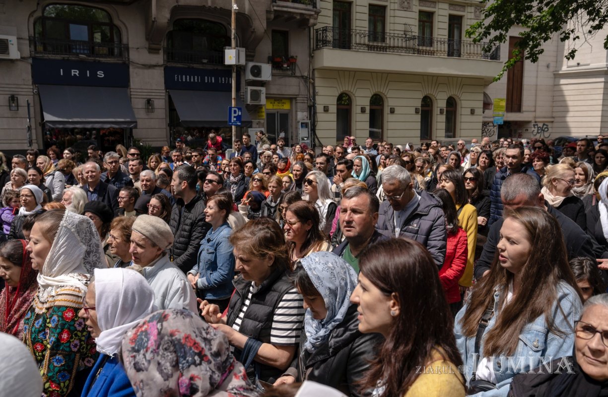 Sărbătoare la Biserica „Sfântul Nicolae”-Dintr-o zi din Bucureşti 213188