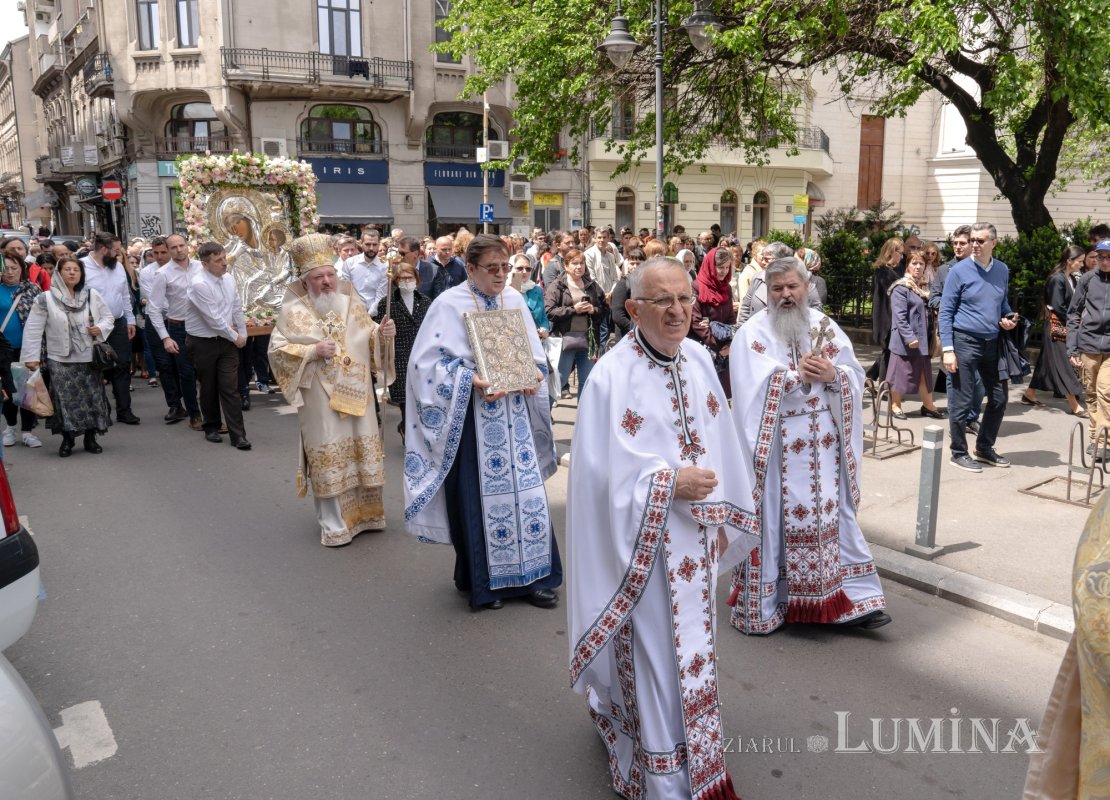 Sărbătoare la Biserica „Sfântul Nicolae”-Dintr-o zi din Bucureşti 213189