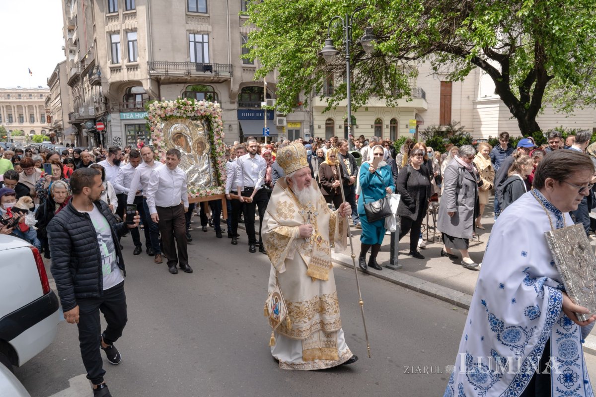 Sărbătoare la Biserica „Sfântul Nicolae”-Dintr-o zi din Bucureşti 213190