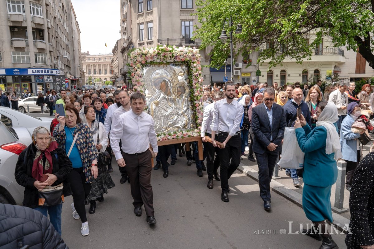 Sărbătoare la Biserica „Sfântul Nicolae”-Dintr-o zi din Bucureşti 213191