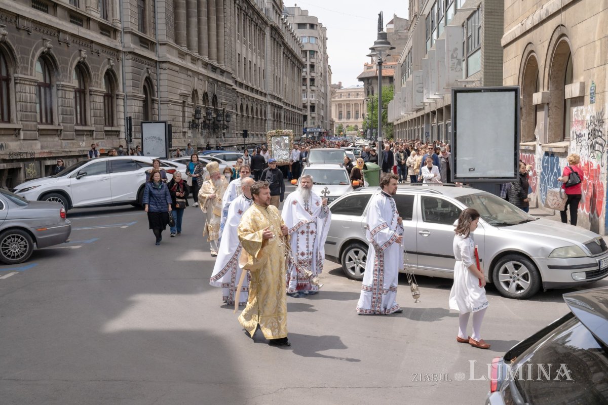 Sărbătoare la Biserica „Sfântul Nicolae”-Dintr-o zi din Bucureşti 213192
