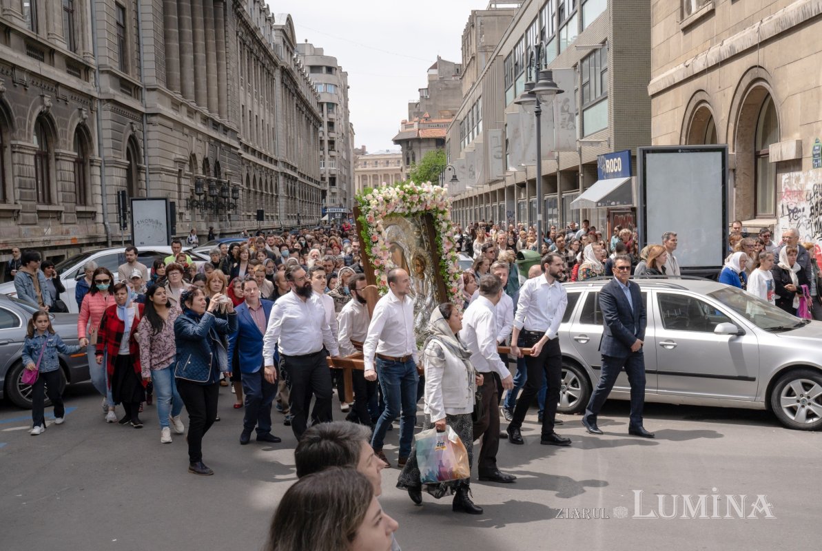 Sărbătoare la Biserica „Sfântul Nicolae”-Dintr-o zi din Bucureşti 213193