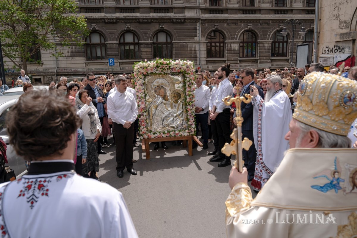 Sărbătoare la Biserica „Sfântul Nicolae”-Dintr-o zi din Bucureşti 213196