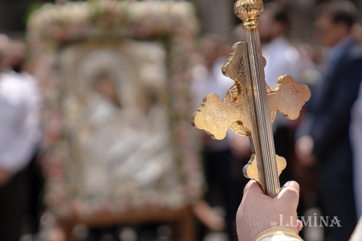 Sărbătoare la Biserica „Sfântul Nicolae”-Dintr-o zi din Bucureşti 213197