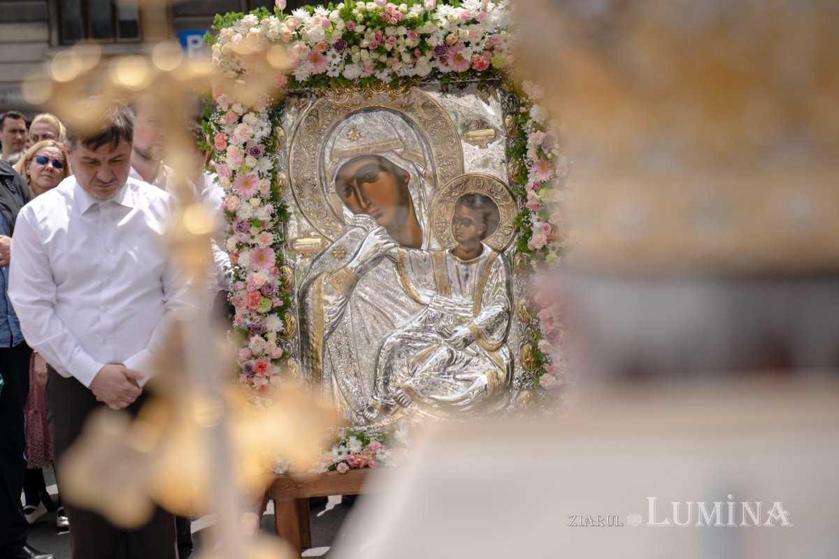 Sărbătoare la Biserica „Sfântul Nicolae”-Dintr-o zi din Bucureşti 213198