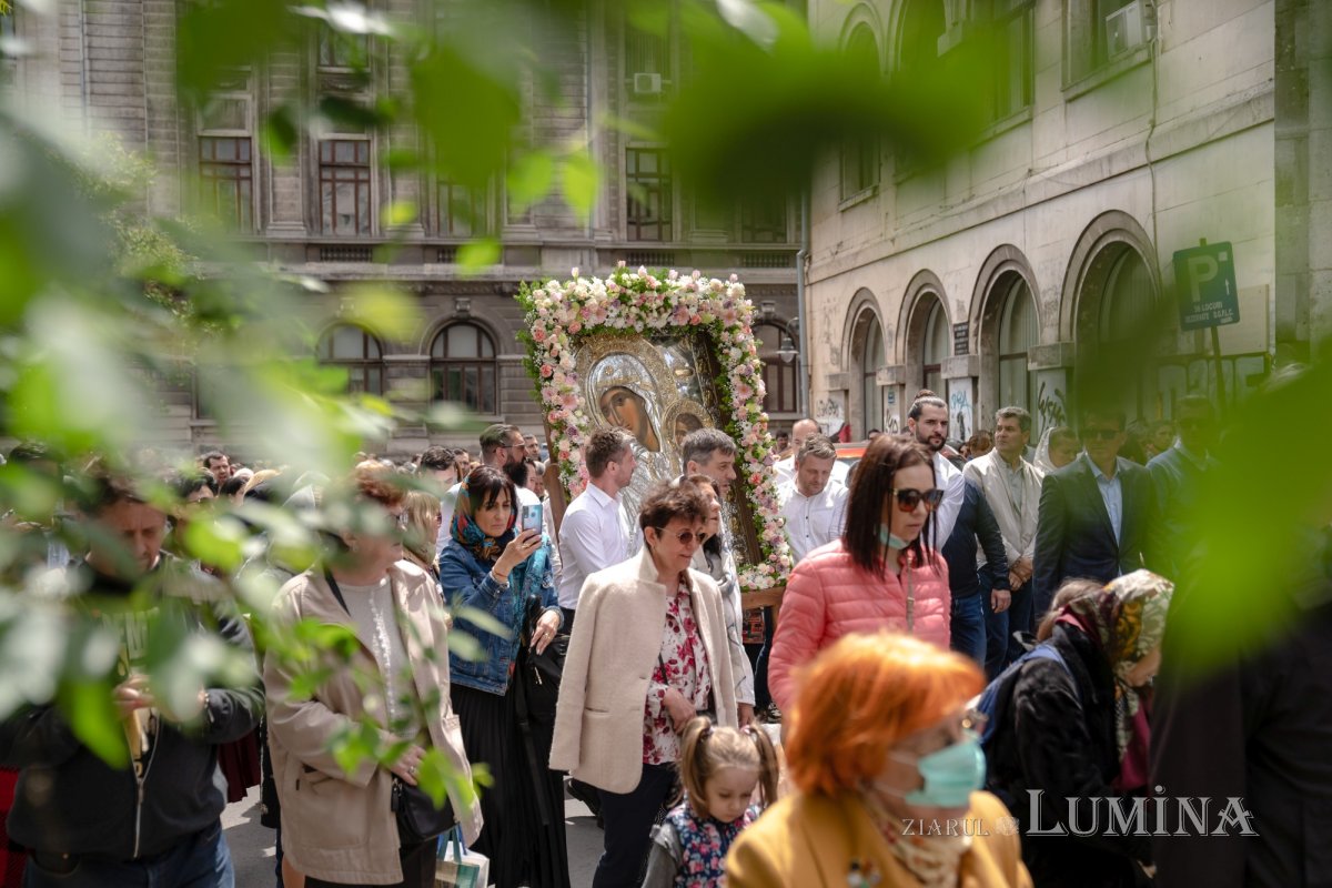 Sărbătoare la Biserica „Sfântul Nicolae”-Dintr-o zi din Bucureşti 213204