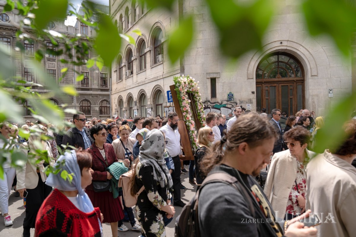 Sărbătoare la Biserica „Sfântul Nicolae”-Dintr-o zi din Bucureşti 213205