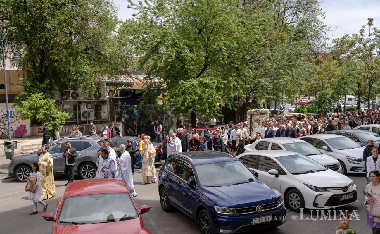 Sărbătoare la Biserica „Sfântul Nicolae”-Dintr-o zi din Bucureşti 213206