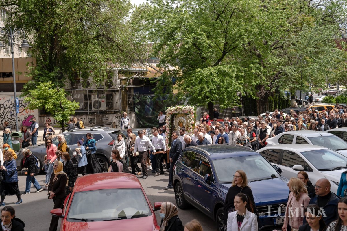 Sărbătoare la Biserica „Sfântul Nicolae”-Dintr-o zi din Bucureşti 213207