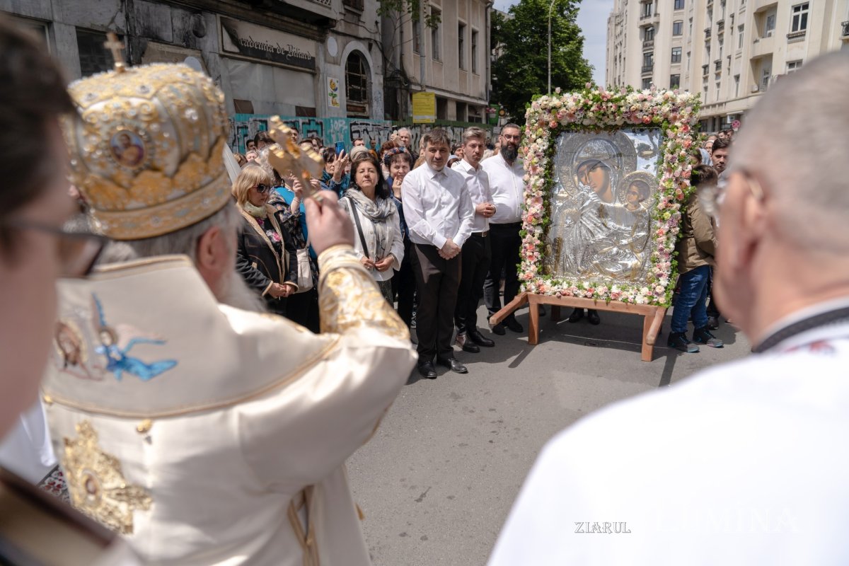 Sărbătoare la Biserica „Sfântul Nicolae”-Dintr-o zi din Bucureşti 213208