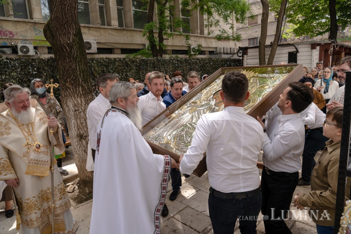 Sărbătoare la Biserica „Sfântul Nicolae”-Dintr-o zi din Bucureşti 213212