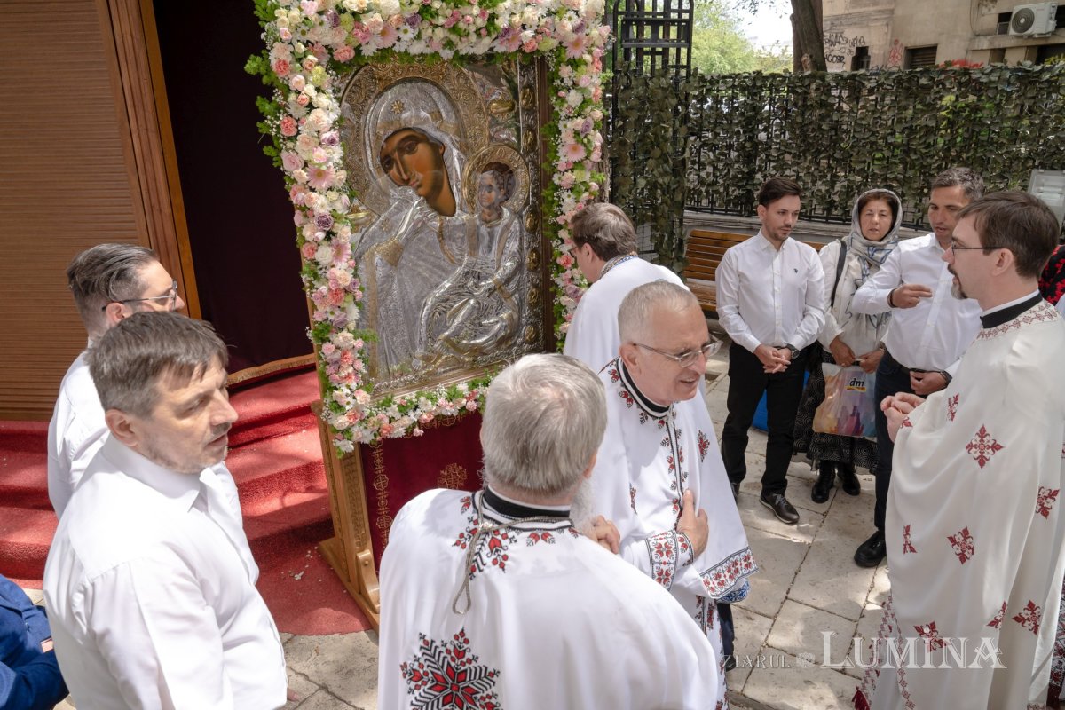 Sărbătoare la Biserica „Sfântul Nicolae”-Dintr-o zi din Bucureşti 213219