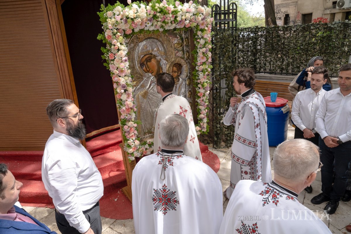 Sărbătoare la Biserica „Sfântul Nicolae”-Dintr-o zi din Bucureşti 213220