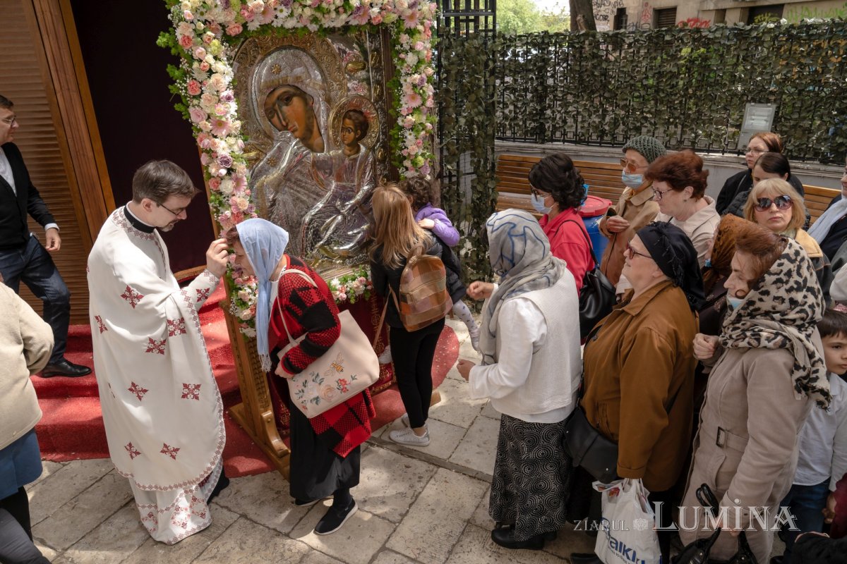 Sărbătoare la Biserica „Sfântul Nicolae”-Dintr-o zi din Bucureşti 213223
