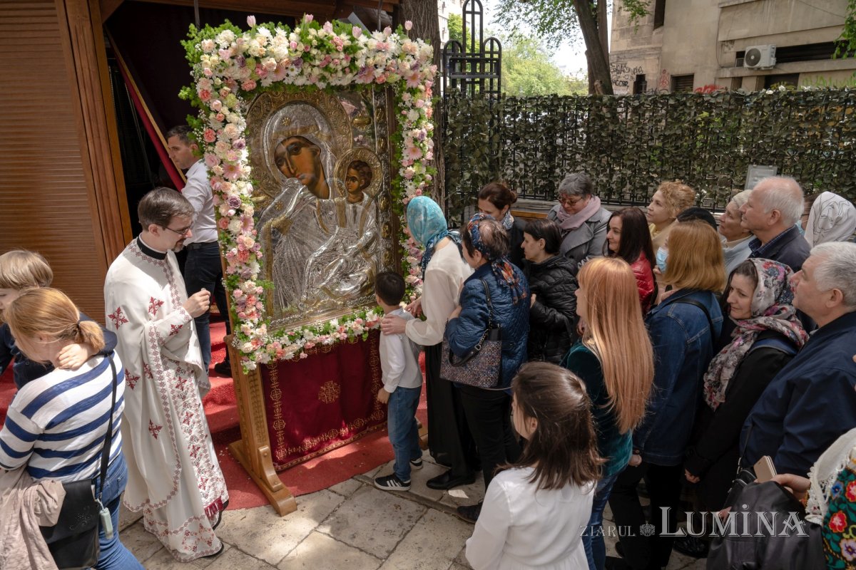 Sărbătoare la Biserica „Sfântul Nicolae”-Dintr-o zi din Bucureşti 213225