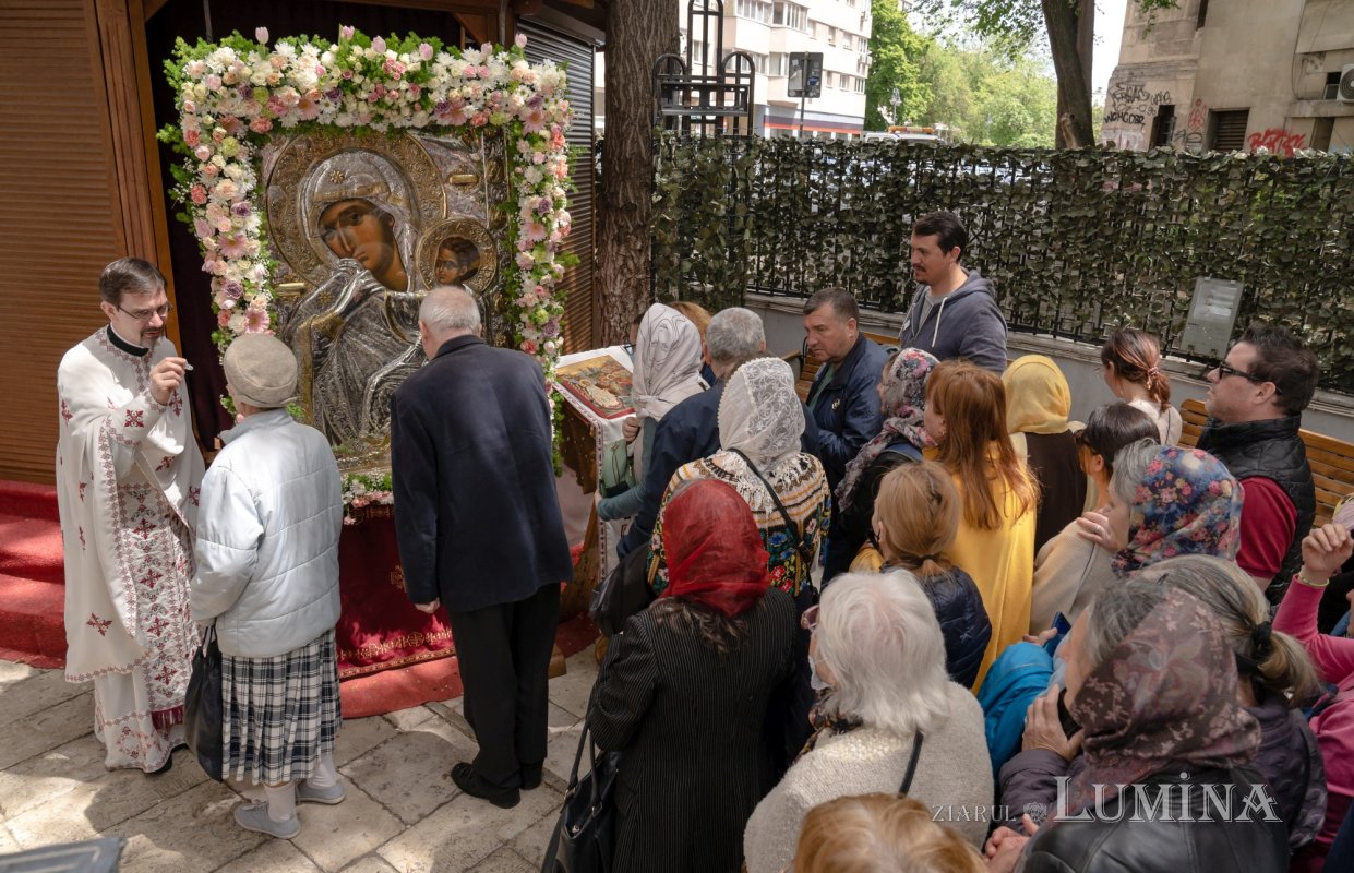 Sărbătoare la Biserica „Sfântul Nicolae”-Dintr-o zi din Bucureşti 213226