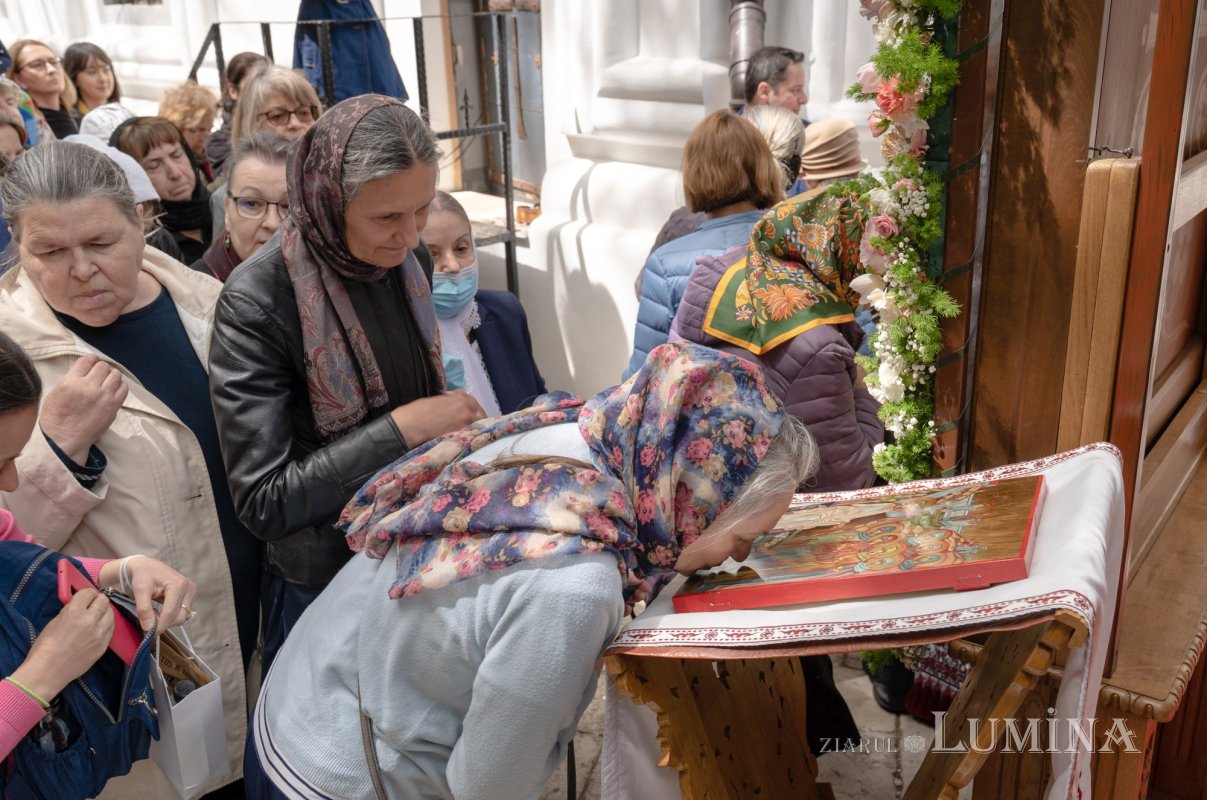 Sărbătoare la Biserica „Sfântul Nicolae”-Dintr-o zi din Bucureşti 213227