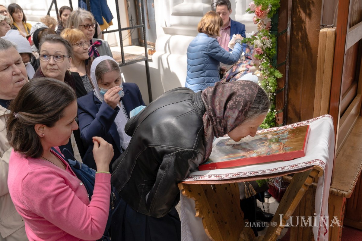 Sărbătoare la Biserica „Sfântul Nicolae”-Dintr-o zi din Bucureşti 213228