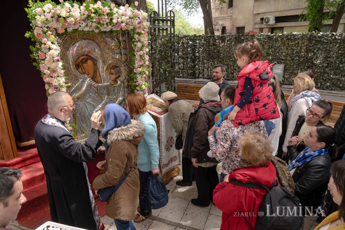 Sărbătoare la Biserica „Sfântul Nicolae”-Dintr-o zi din Bucureşti 213230
