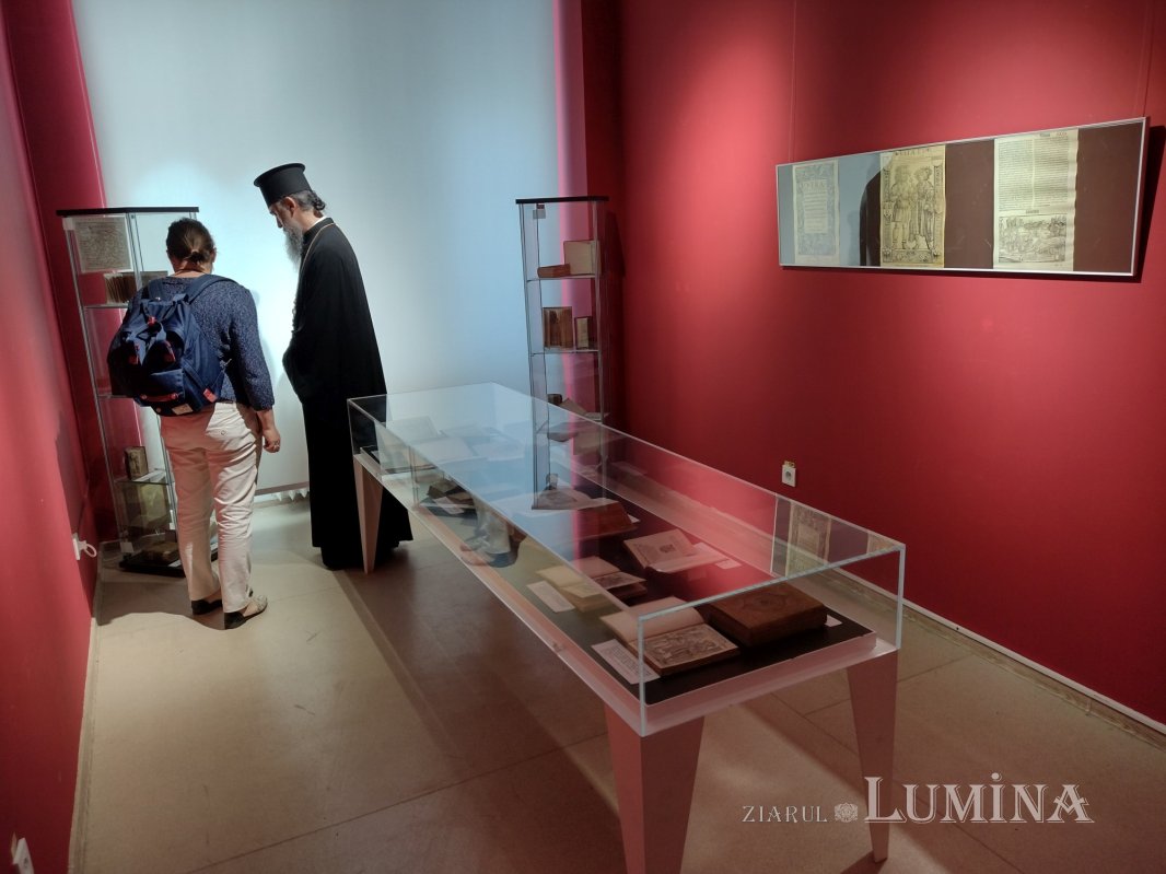 Expoziție de carte veche la Muzeul Național al Literaturii Române 213719