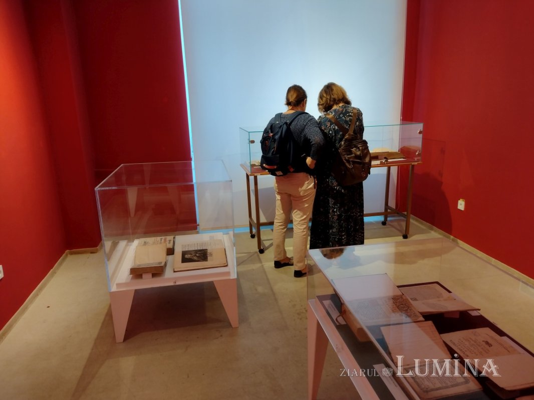 Expoziție de carte veche la Muzeul Național al Literaturii Române 213722