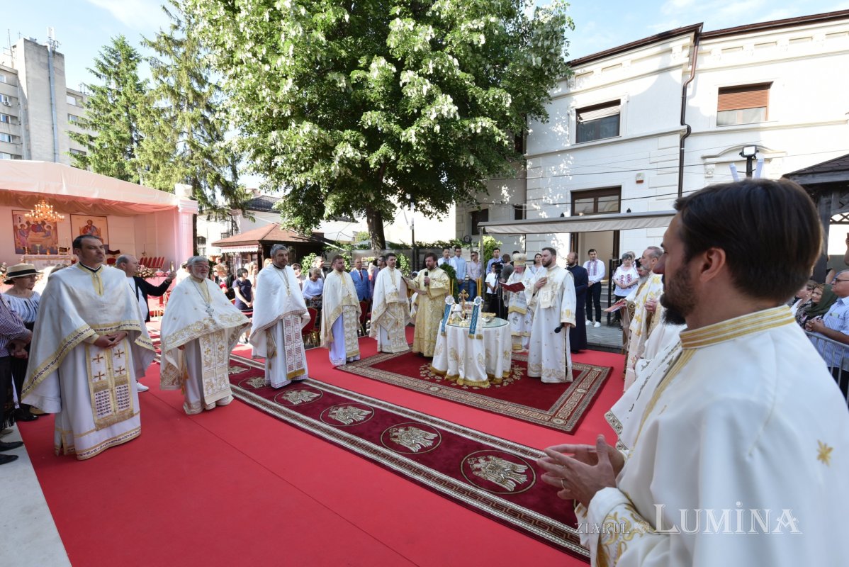 Veșmânt de har pentru biserica Parohiei Icoanei din Capitală 214764