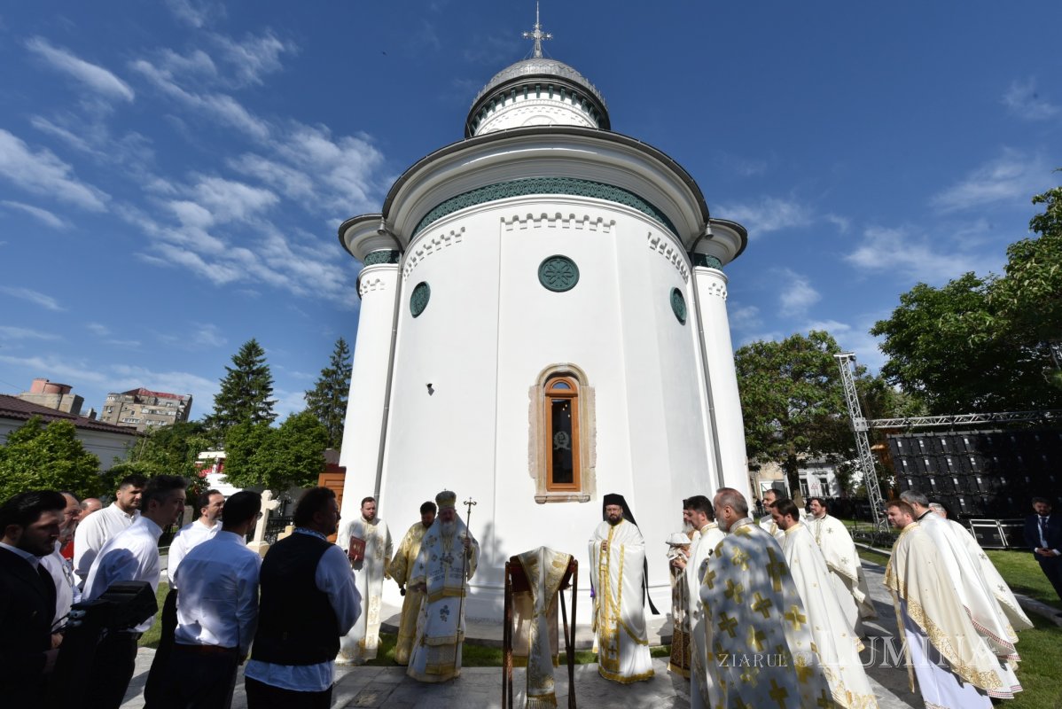 Veșmânt de har pentru biserica Parohiei Icoanei din Capitală 214772