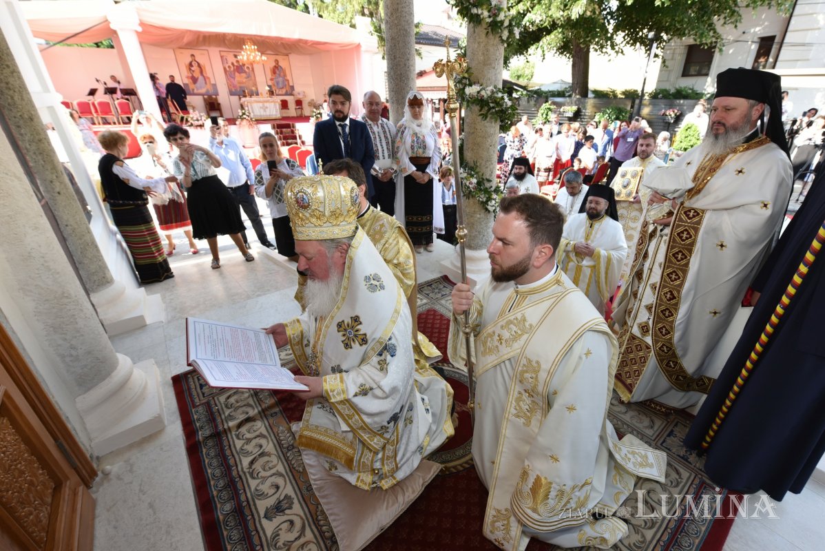 Veșmânt de har pentru biserica Parohiei Icoanei din Capitală 214779