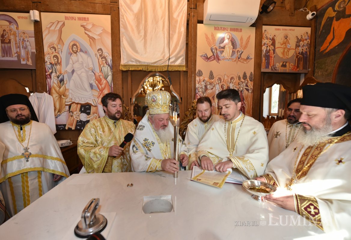 Veșmânt de har pentru biserica Parohiei Icoanei din Capitală 214783