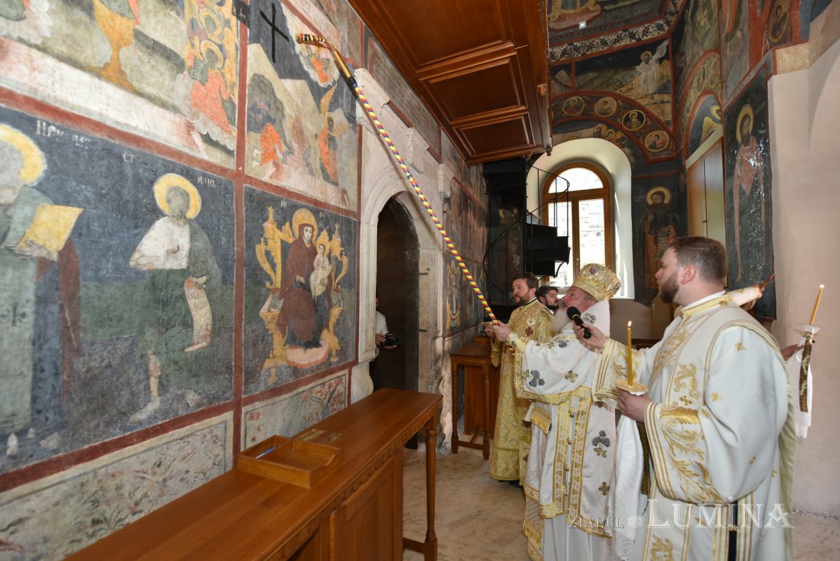 Veșmânt de har pentru biserica Parohiei Icoanei din Capitală 214791