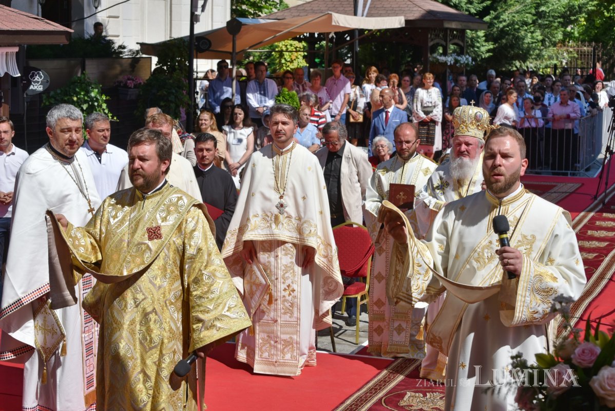 Veșmânt de har pentru biserica Parohiei Icoanei din Capitală 214801