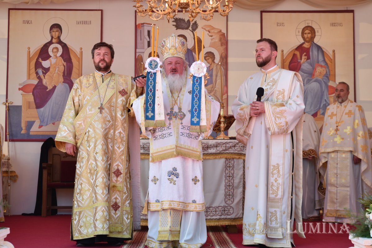 Veșmânt de har pentru biserica Parohiei Icoanei din Capitală 214805