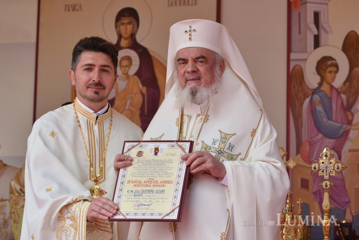 Veșmânt de har pentru biserica Parohiei Icoanei din Capitală 214817