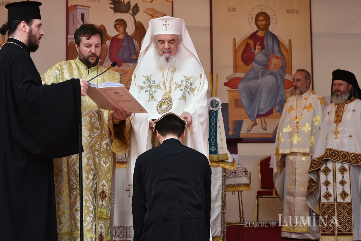 Veșmânt de har pentru biserica Parohiei Icoanei din Capitală 214818