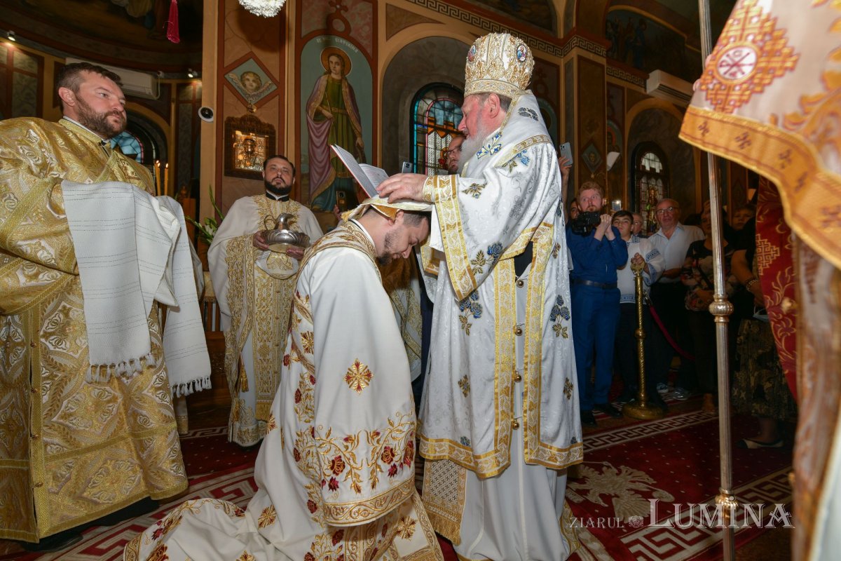 Hirotonie întru diacon la Parohia Militari 1 din București 215402