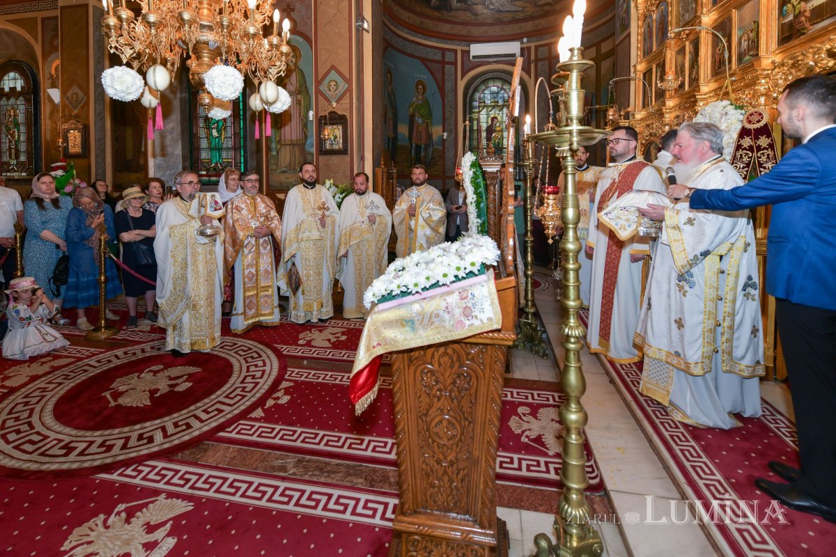 Hirotonie întru diacon la Parohia Militari 1 din București 215427