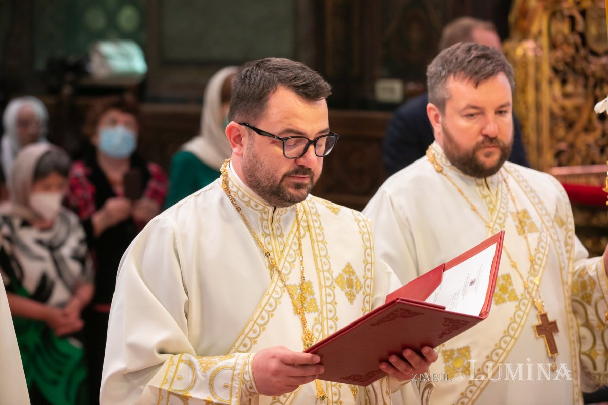 Consilier patriarhal de la Cancelaria Sfântului Sinod, hirotonit întru preot 215541