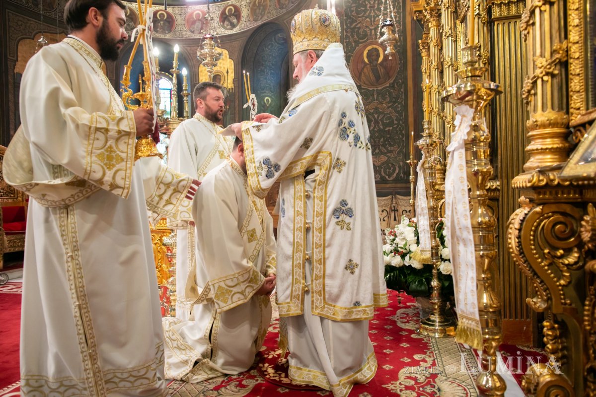 Consilier patriarhal de la Cancelaria Sfântului Sinod, hirotonit întru preot 215543