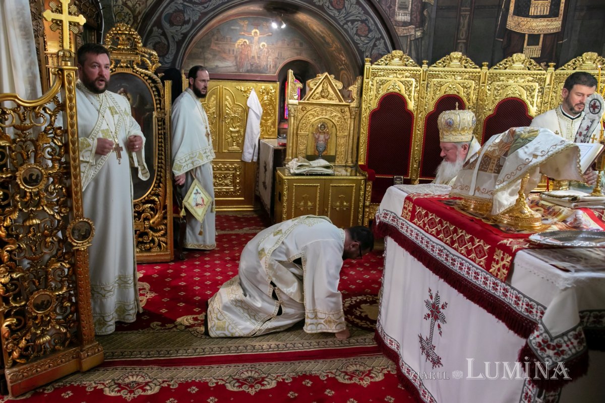Consilier patriarhal de la Cancelaria Sfântului Sinod, hirotonit întru preot 215546