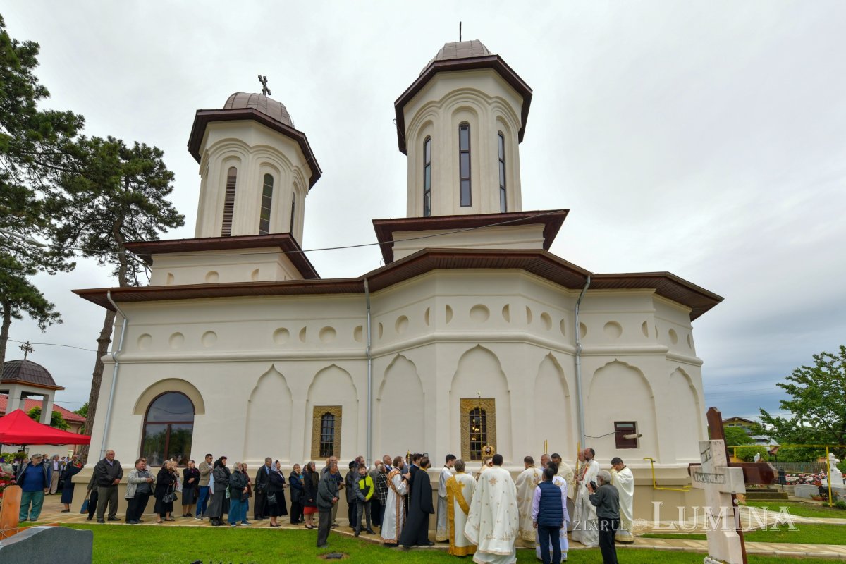 Înnoire și binecuvântare în parohia ilfoveană Balotești 215478