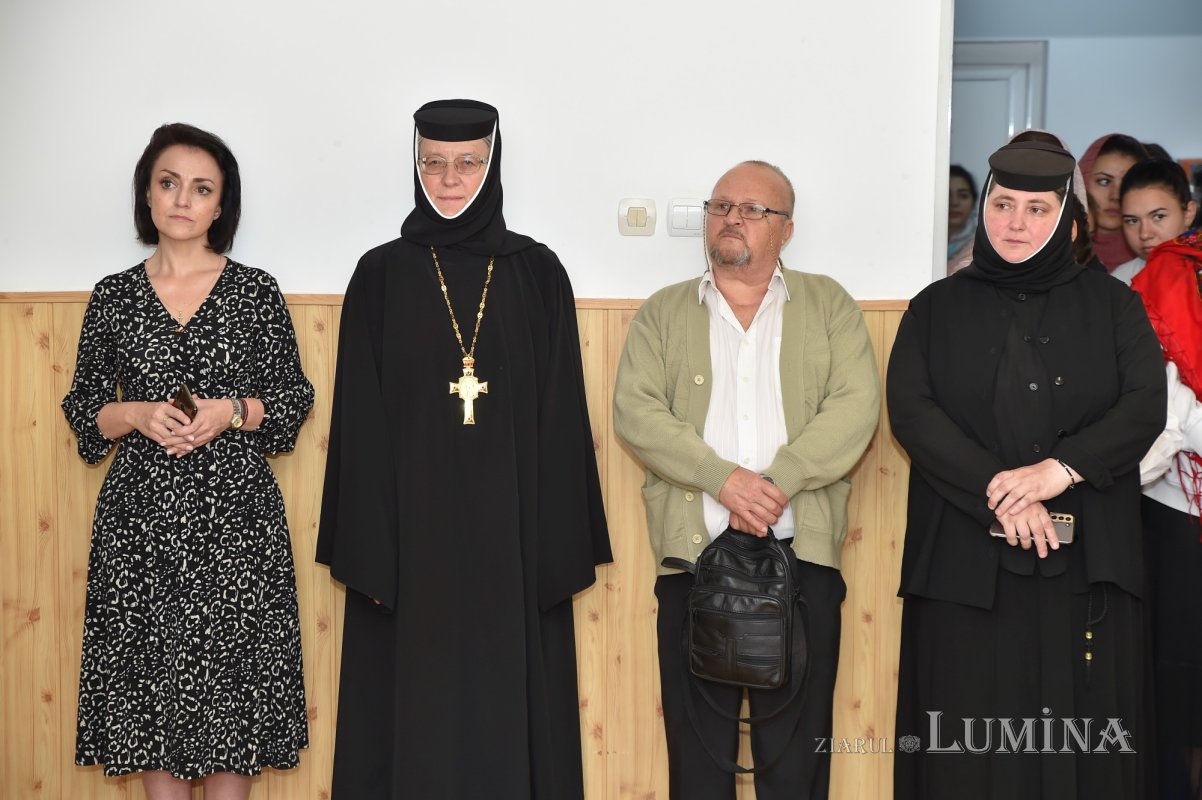 Zi de sărbătoare la Seminarul Teologic din Brănești 215670