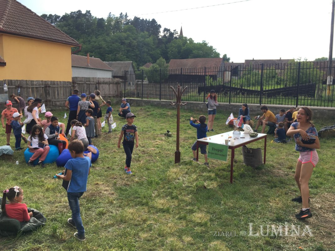 Activităţi artistice şi recreative de Ziua Copilului în Parohia Caşolţ, judeţul Sibiu 216154