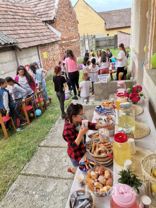 Activităţi artistice şi recreative de Ziua Copilului în Parohia Caşolţ, judeţul Sibiu 216158