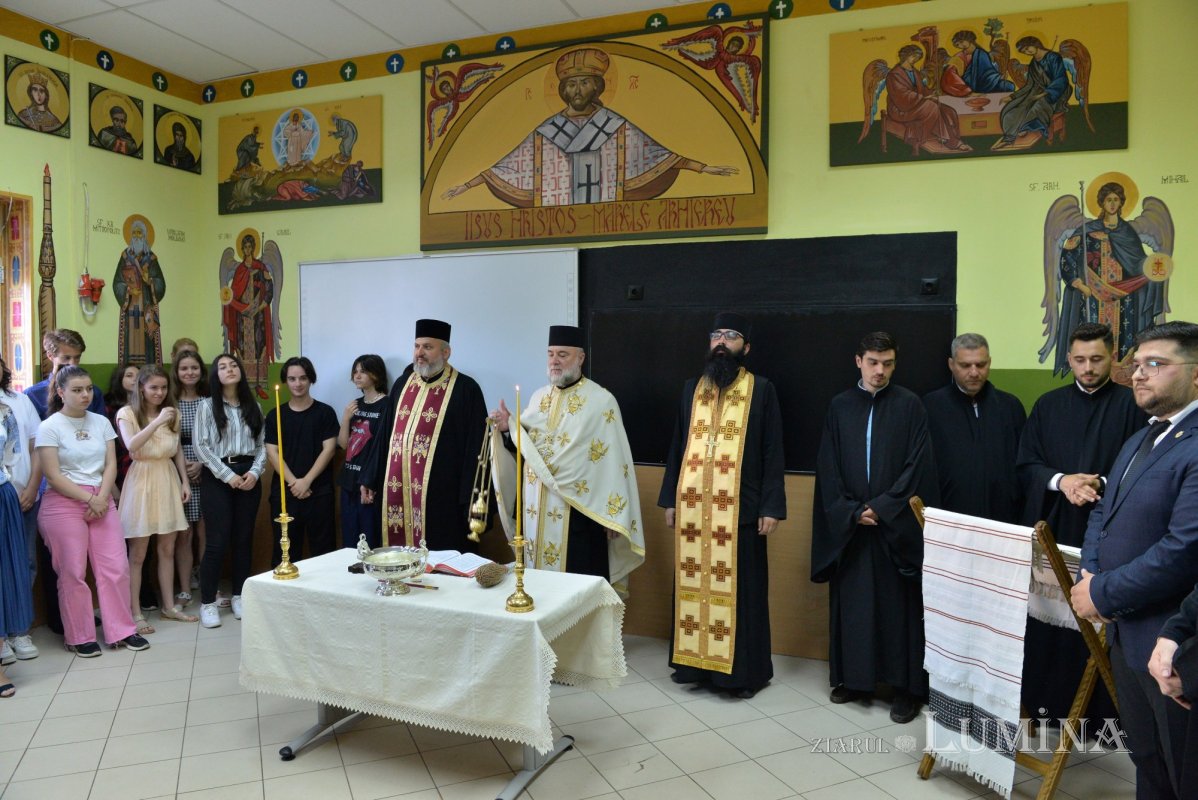 Binecuvântare pentru elevii unui liceu bucureștean 216318