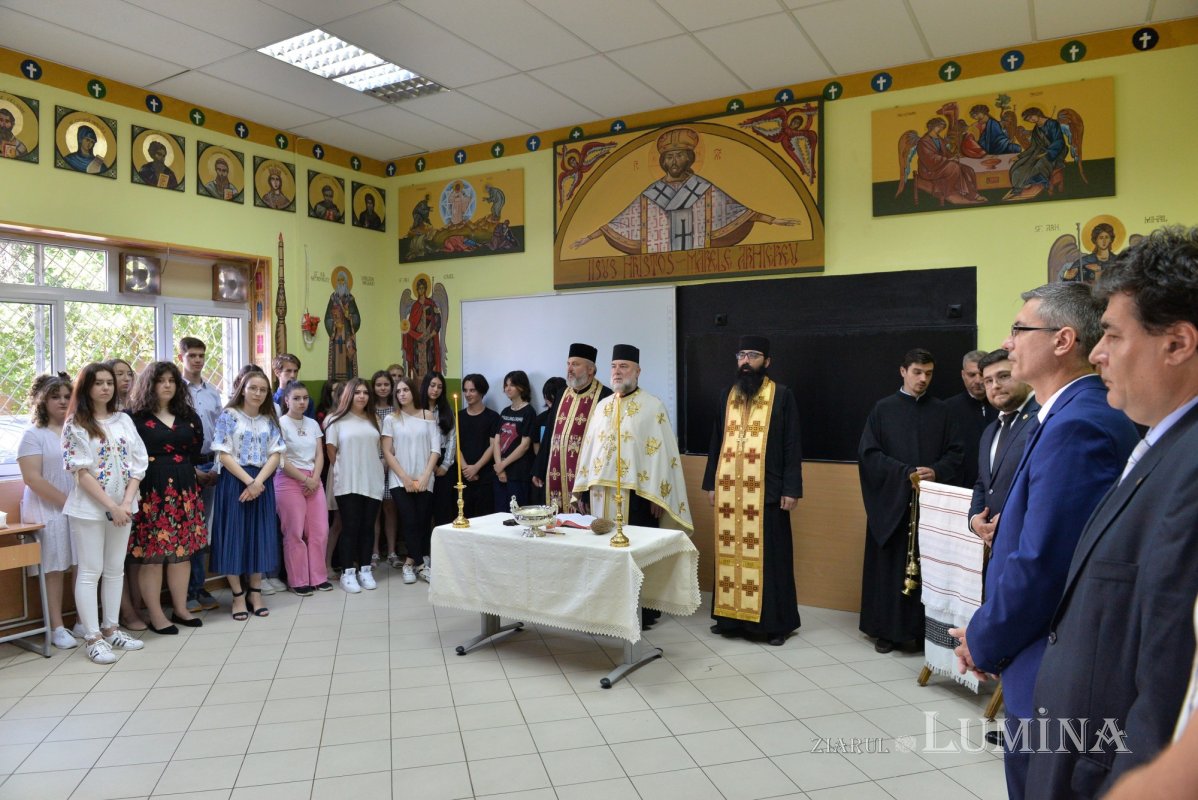 Binecuvântare pentru elevii unui liceu bucureștean 216320