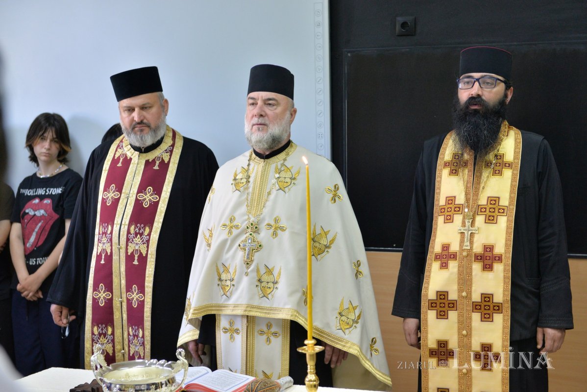 Binecuvântare pentru elevii unui liceu bucureștean 216321