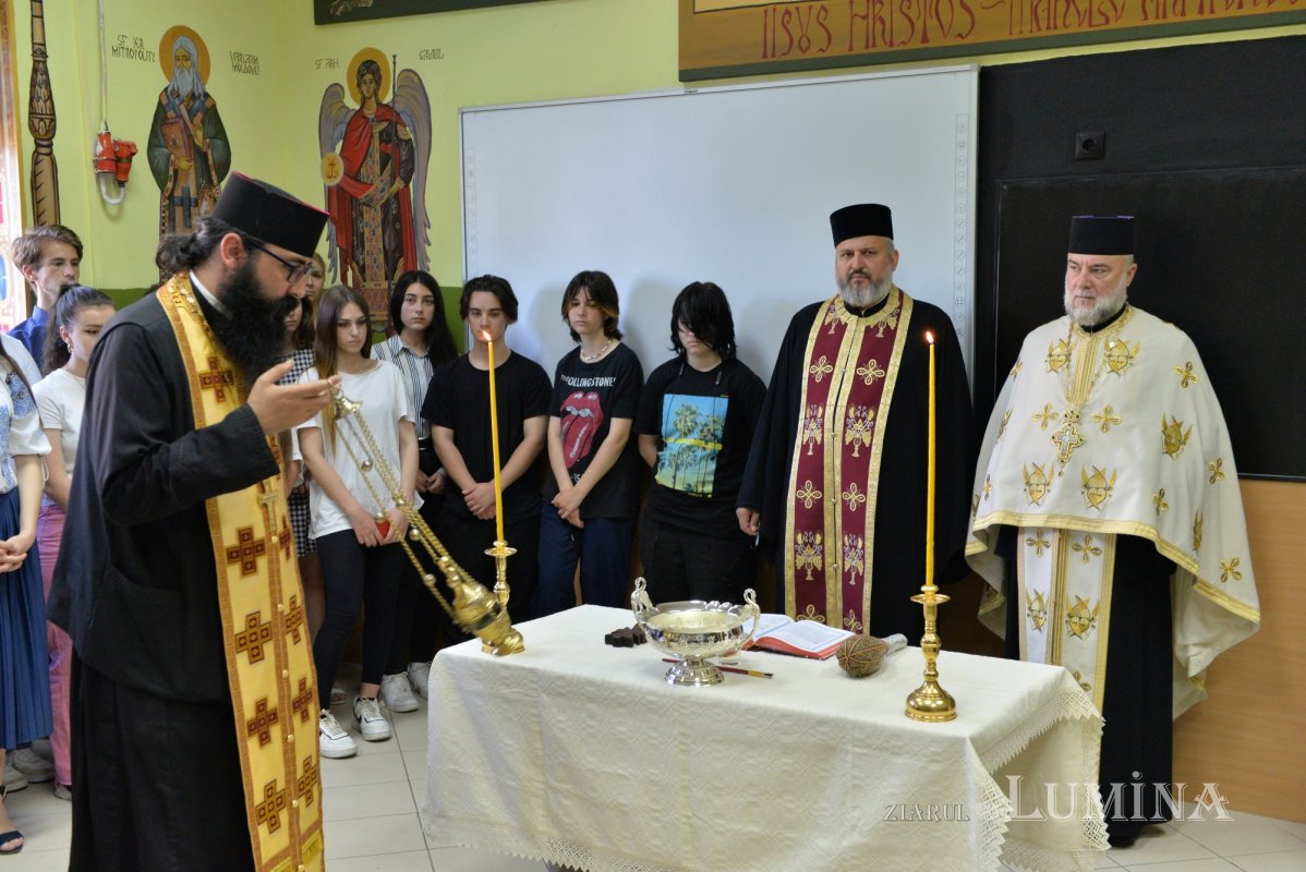 Binecuvântare pentru elevii unui liceu bucureștean 216322